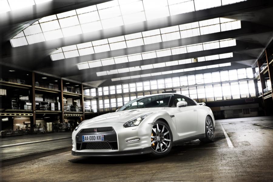  Nissan GT-R 2011 года  (фото 46 из 87)